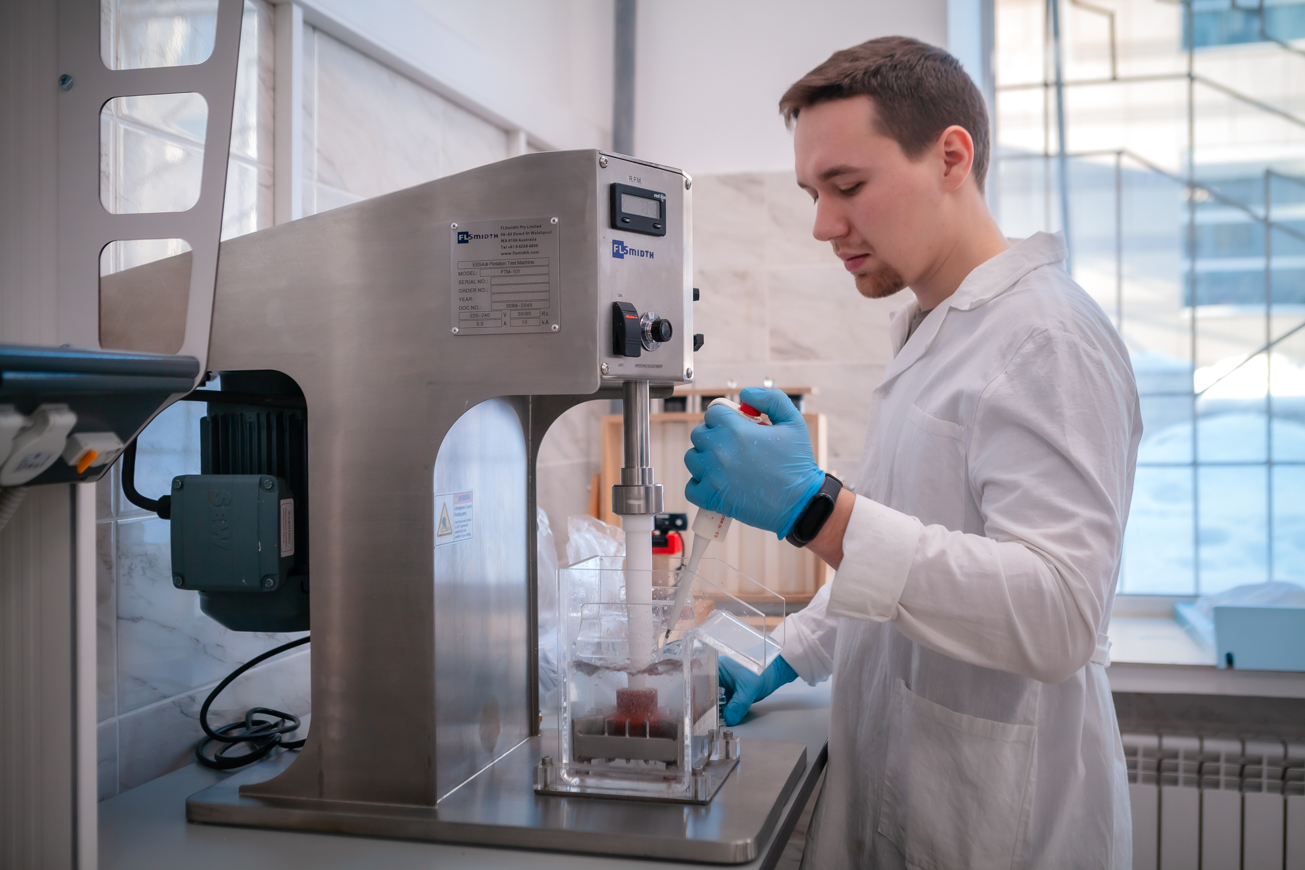 набор школьный лабораторный нпхл. набор хим. набор химической посуды и принадлежностей. оборудование и реактивы по химии. набор школьного оборудования по химии для эксперимента экрос.