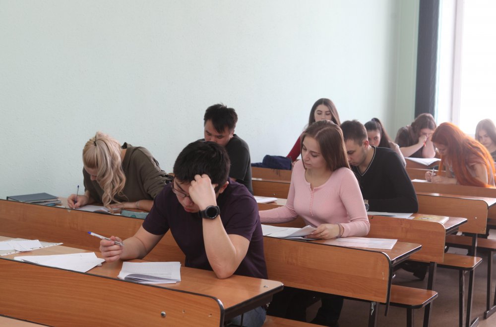 40.05 04 вузы. Студентки 3 курса. Студентка 4 курса.