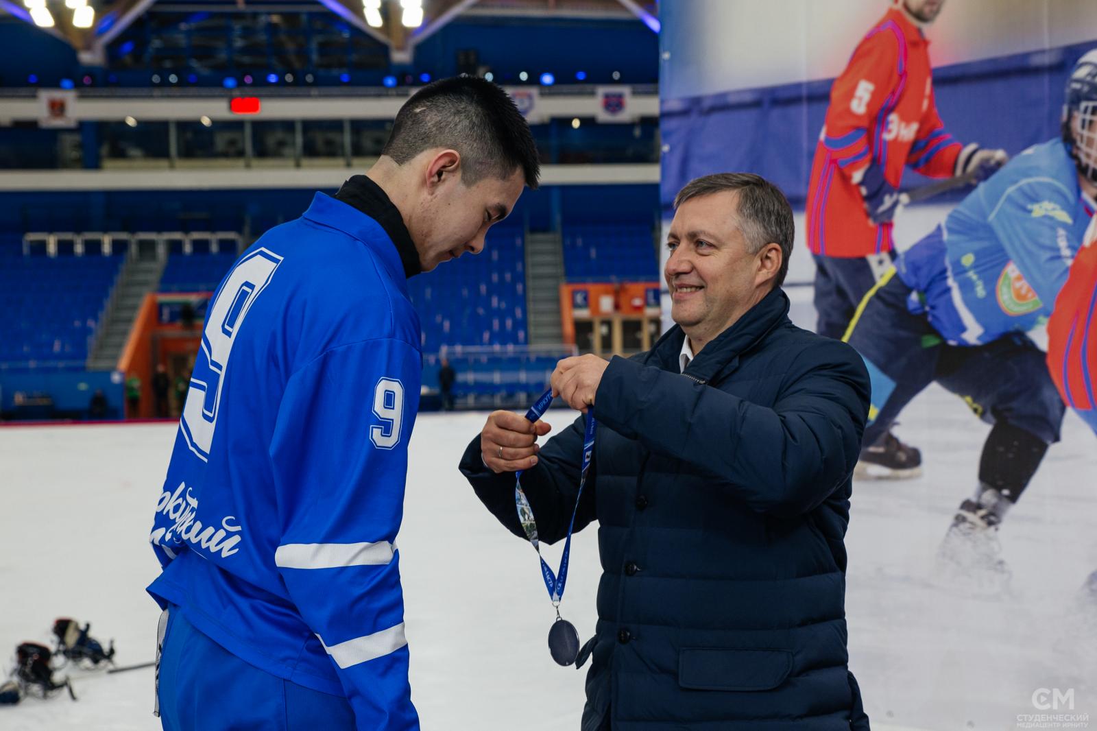Хоккей братск