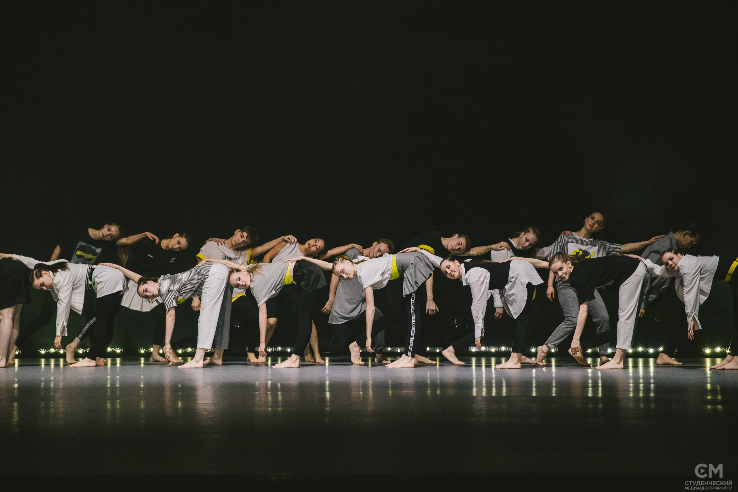 занятия по хореографии. шаги иркутск танцы. школа современной хореографии шаги. шаги иркутск. хореография шаги.