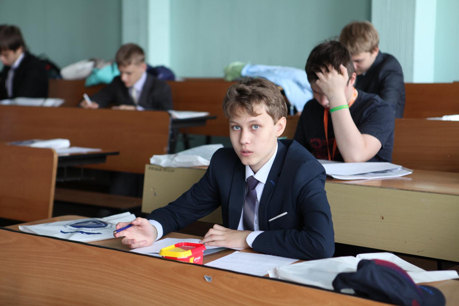 Школы москвы в понедельник работают